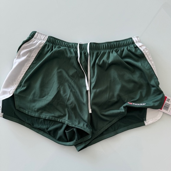Green Nike Running Club shorts - Picture 3 of 4